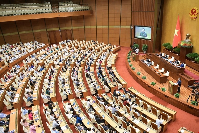 Lawmakers hold extraordinary session in Hanoi